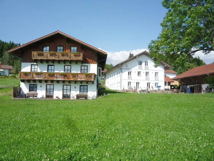 Ferienwohnung für 6 Personen, mit Ausblick und Garten, kinderfreundlich in Böbrach