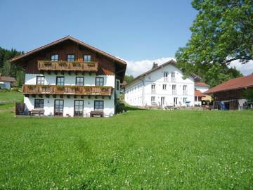 Ferienwohnung für 2 Personen, mit Ausblick und Garten, kinderfreundlich in Böbrach