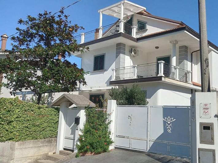 Casa vacanza per 2 persone, con panorama e giardino a Oliveto Citra