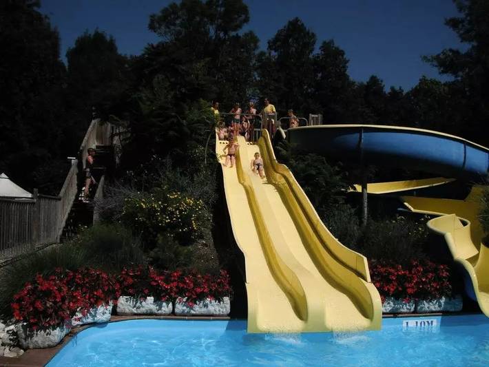 Mobil home pour 6 personnes, avec terrasse et piscine à Belmont-Tramonet - 4