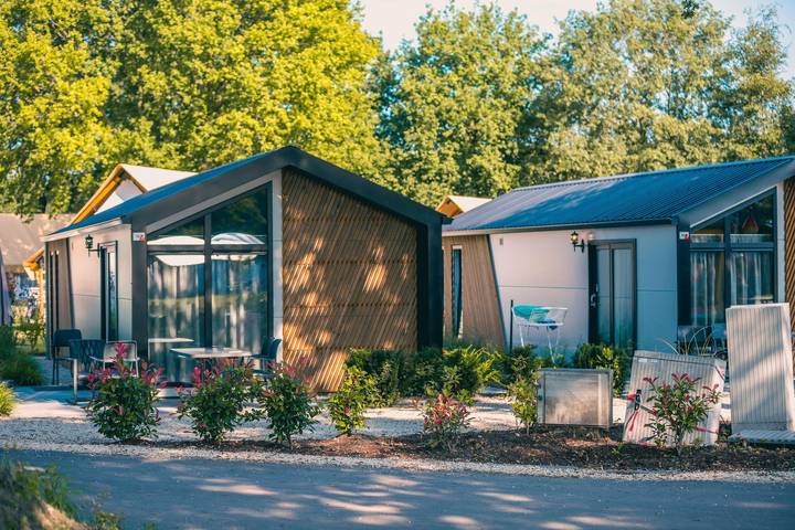 Vakantiehuis voor 4 personen, with Balkon/Terras and Terras as well as Tuin and Zwembad in Waalwijk