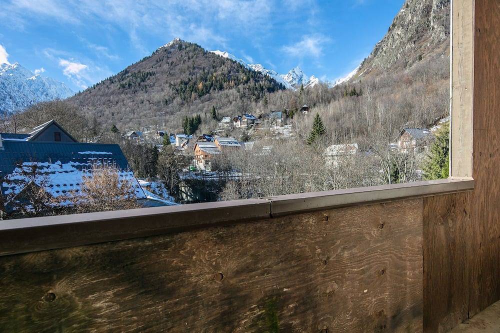Entire apartment, Charmant T2 à 700 m du front de neige | Piscine in Saint-Colomban-des-Villards, Saint-Jean-de-Maurienne region
