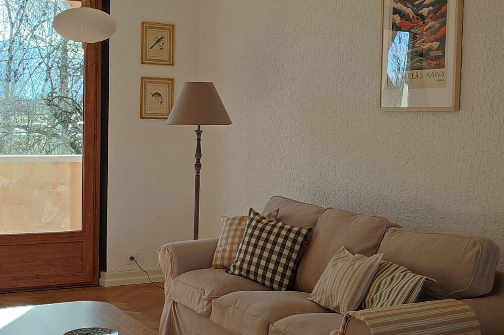 Entire apartment, Haute-Savoie in Reignier, Appt. 5 mi du Léman Express 20 mi de l'Apt de Geneve in Reignier-Ésery, Saint-Julien-en-Genevois region