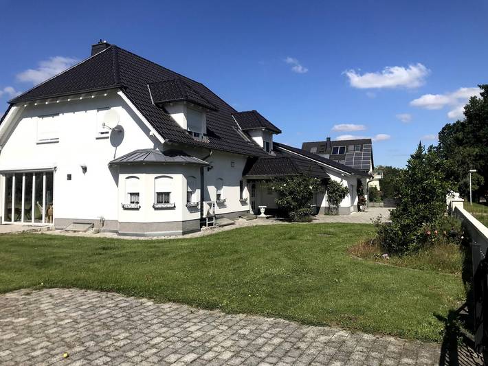 Ferienwohnung für 4 Personen, mit Ausblick und Garten sowie Terrasse, mit Haustier in Neuzelle