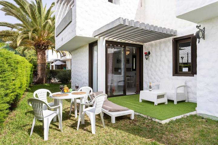 Bungalow para 4 personas, con Terraza además de Jardín y Piscina en Costa Adeje