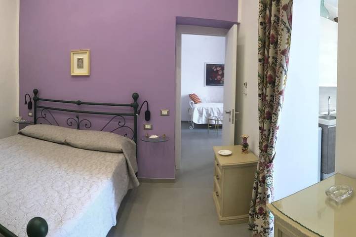 Appartement entier, Historic center of Naples - Anna's house, 5-minute walk to the beach in Naples, Province de Naples