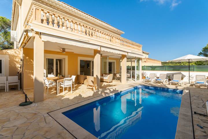 Villa für 8 Personen, mit Balkon und Garten - 1