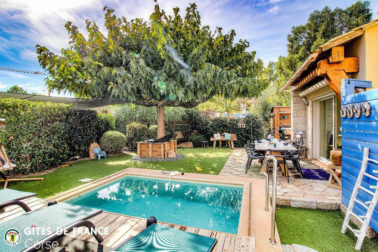 Casa Blu Impériale in San Ciprianu, Lecci