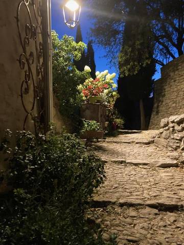 Gîte pour 2 personnes, avec vue et balcon à Montbrun-les-Bains