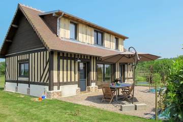 Cottage pour 6 personnes, avec jardin et piscine à Corbon