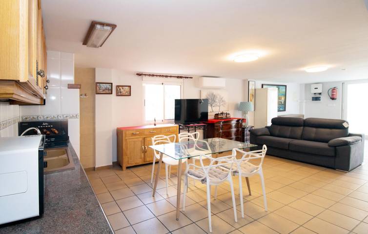 Apartamento vacacional entero, Apartamento con terraza y WiFi cerca de Platja de Terranova in Oliva, Costa de Valencia