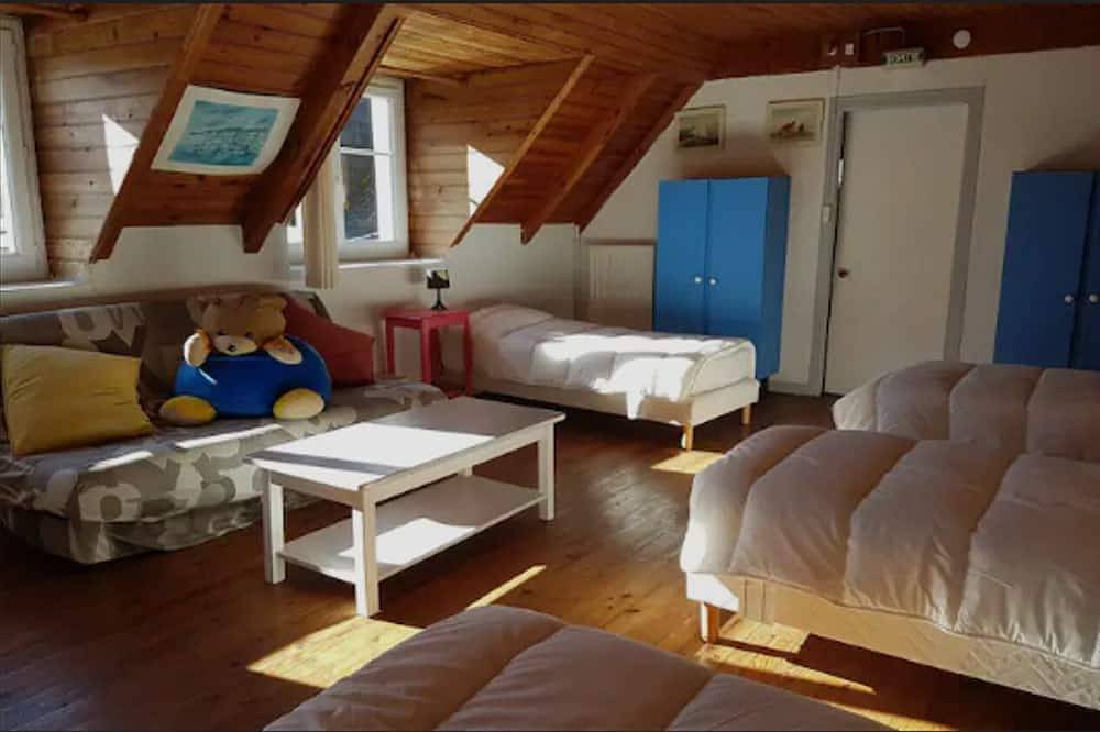 Gite de Kerpaul dans parc arboré, 800 m des plages , idéal pour familles et amis in Loctudy, Côte de Cornouaille