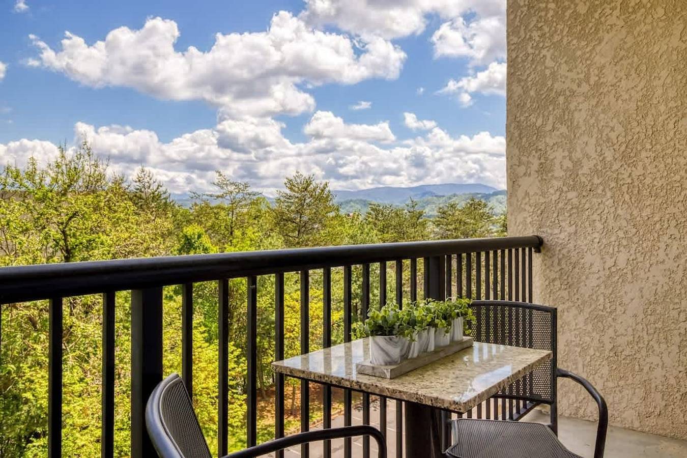 Ganze Wohnung, Mountain View Condo by Beyond Expectations in Pigeon Forge, Sevier County