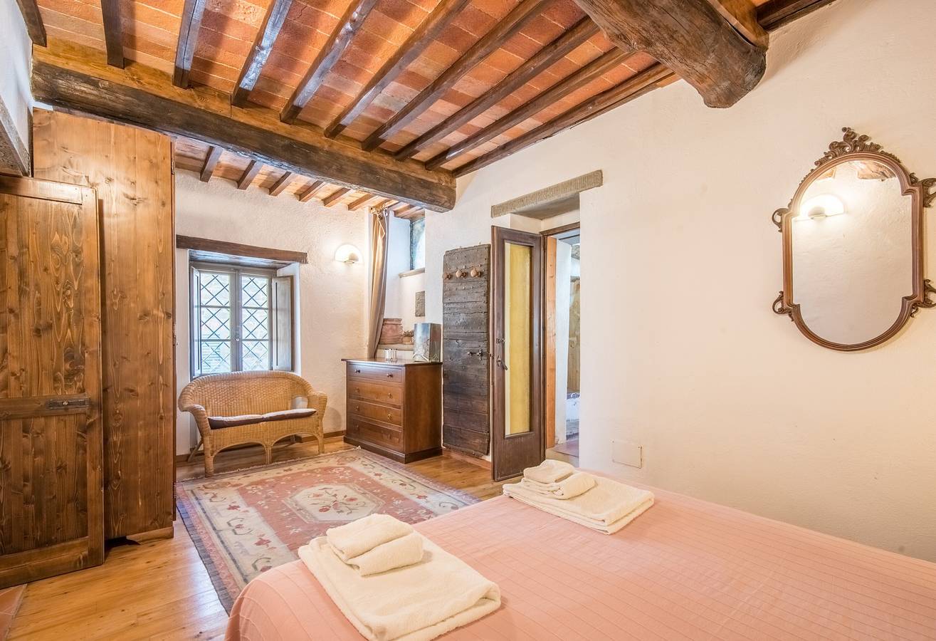 Ganze Wohnung, Ferienwohnung Casale Rosennano - Scuderie mit Gemeinschaftsgarten und Wlan in Castelnuovo Berardenga (Comune), Chianti