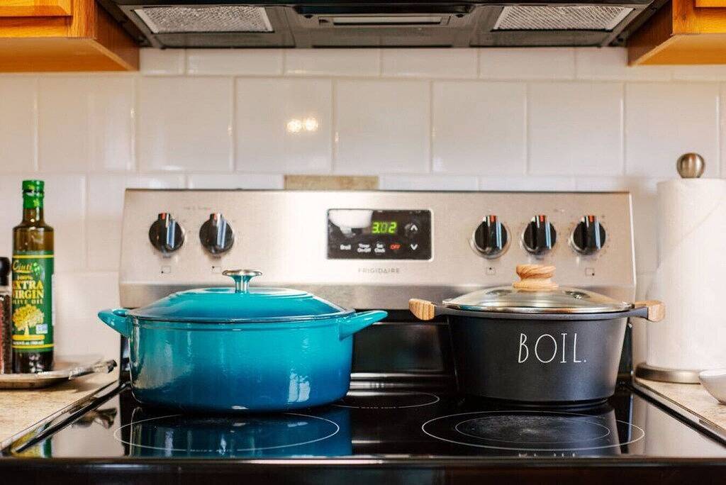 New - The Outrigger 3Br 2Bath - Hilo cold Ac in Hilo, North Hilo