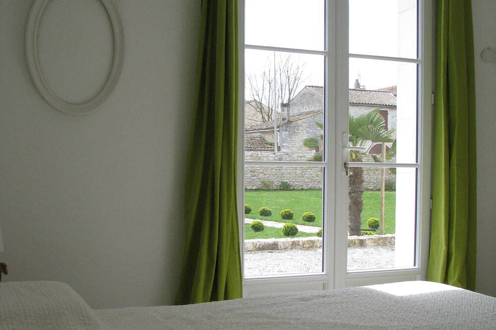 Chambre spacieuse dans charmante charentaise in Échillais, Région de Rochefort