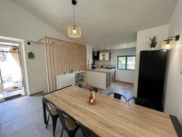 Gîte pour 8 personnes, avec vue et jardin à Champeix