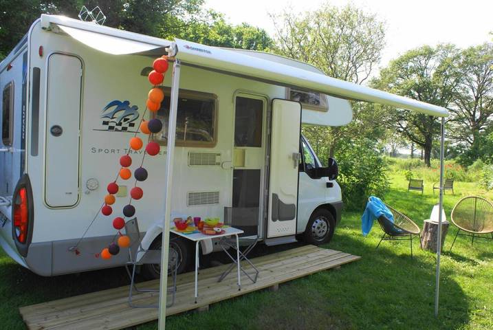 Gîte pour 2 personnes, avec Terrasse et Jardin ainsi que Piscine et Vue dans Montchevrier