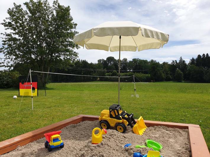 Ganze Ferienwohnung, Rinser See-Hof - Ferienwohnung Morgensonne, 60 qm Obergeschoss, separates Schlafzimmer in Söchtenau, Landkreis Rosenheim