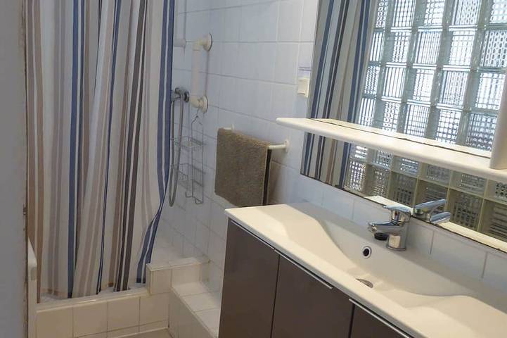 \"Chez Pauline\" bietet Platz für 2 Selbstversorger-Luxusgittern, 10 Minuten von Avignon entfernt! in Rognonas, Arles und Umgebung