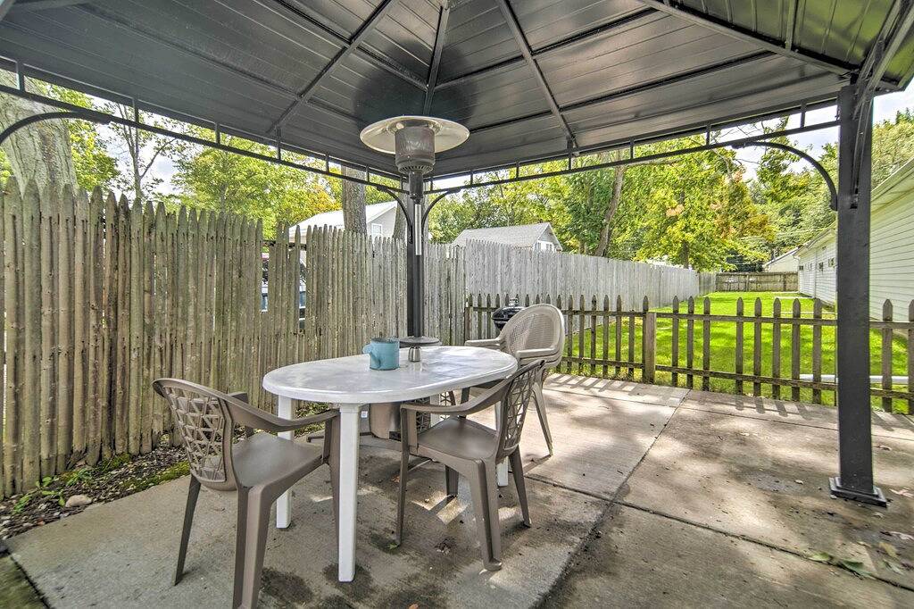 Geneva-on-the-Lake Cottage mit Patio - Gehen Sie zum Ufer in Geneva-on-the-Lake, Ashtabula County