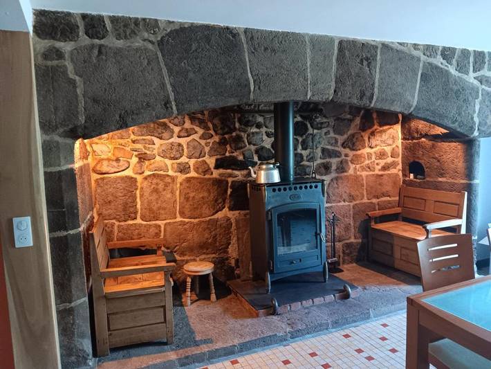 Gîte pour 3 personnes, avec vue et jardin à Mandailles-Saint-Julien