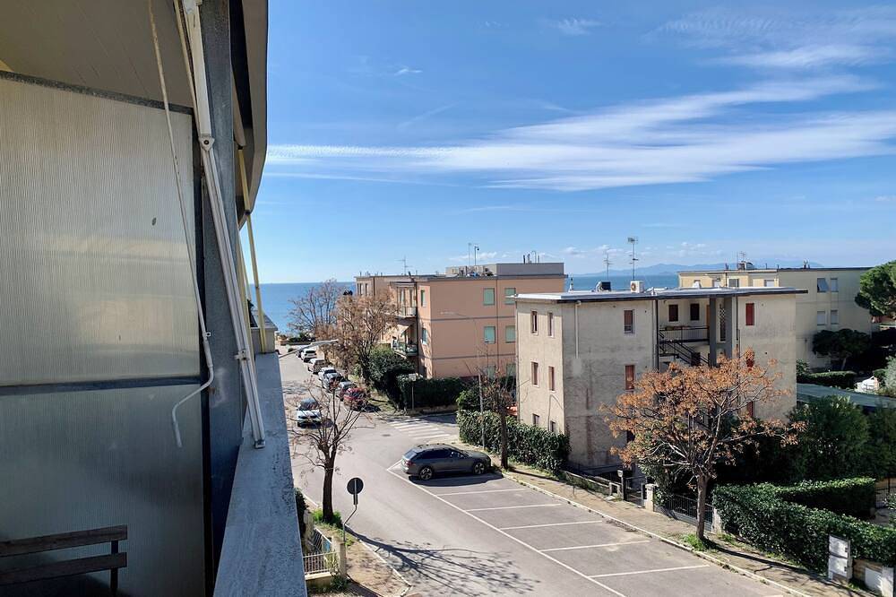 Entire apartment, Apartment in Pratoranieri 100 mt from the sea in Follonica, Etruscan Coast