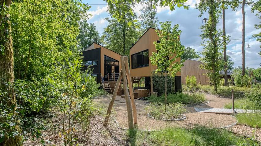 Location de vacances pour 18 personnes, avec jardin et sauna à Érezée
