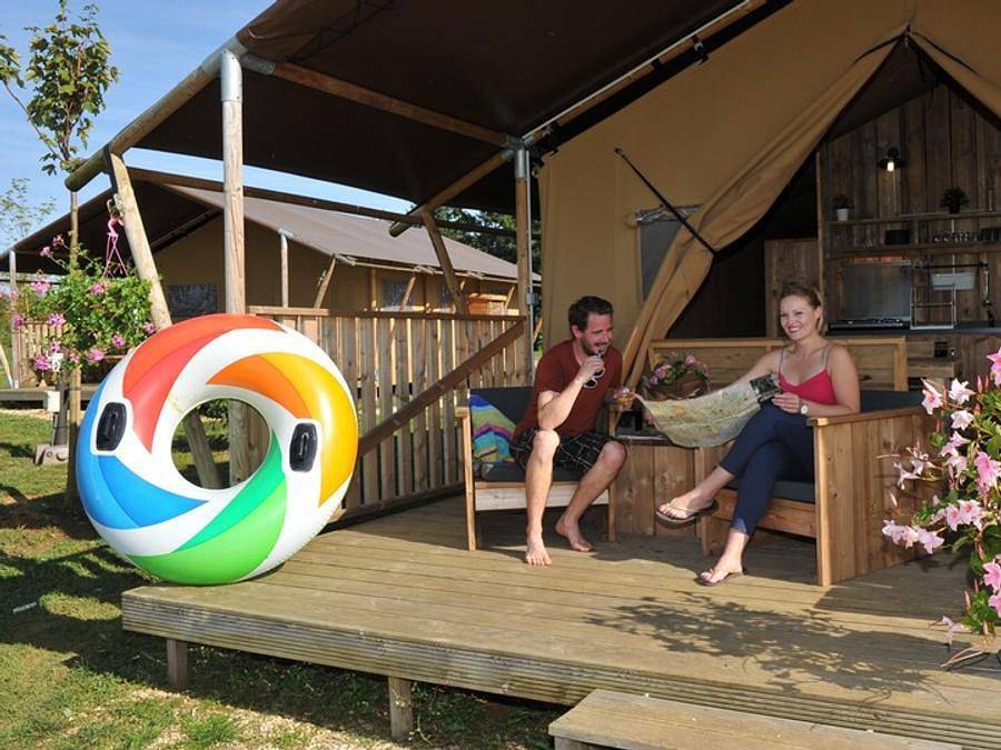 Camping de la Liez - Ciela Village - Safarizelt 5 personen - Zelt Ciela Nature Lodge - 2 Schlafzimmer - Voll ausgestattete Küche - Badezimmer in Peigney, Haute-Marne