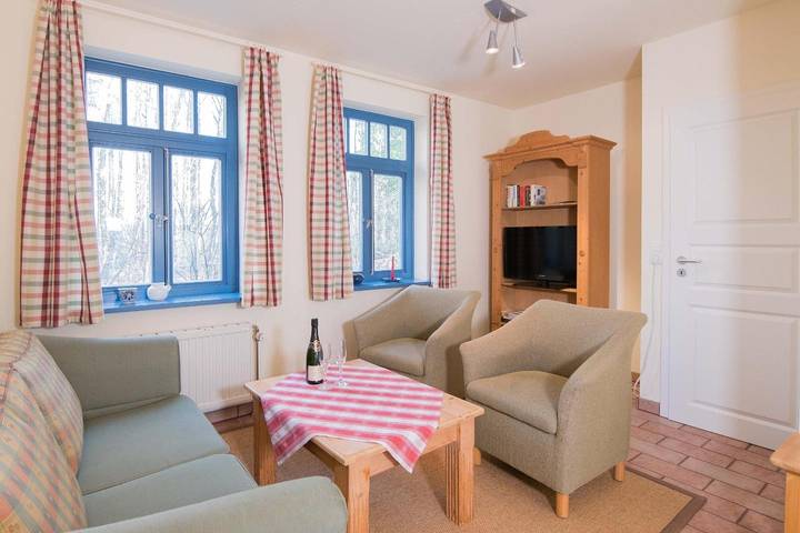 Ferienhaus für 6 Personen, mit Terrasse und Garten in Wustrow - 3