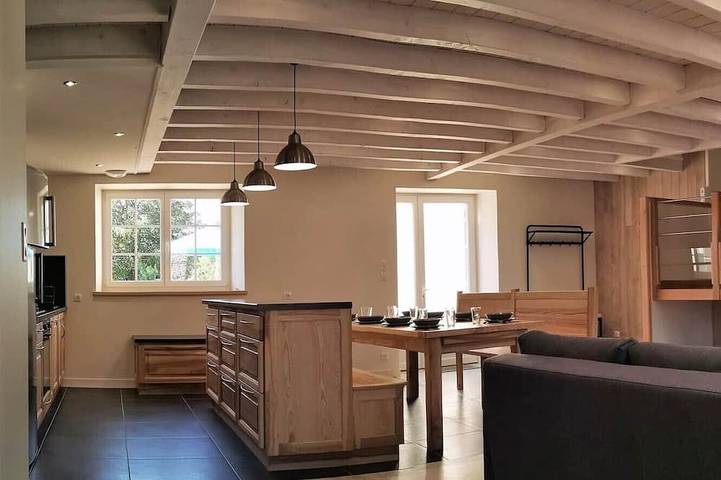 Location de vacances pour 13 personnes, avec Jacuzzi ainsi que Terrasse et Jardin à Arlempdes
