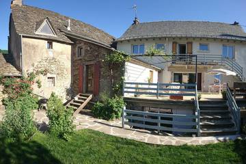 Gîte pour 4 personnes, avec jardin et balcon, animaux acceptés à Salles-Curan