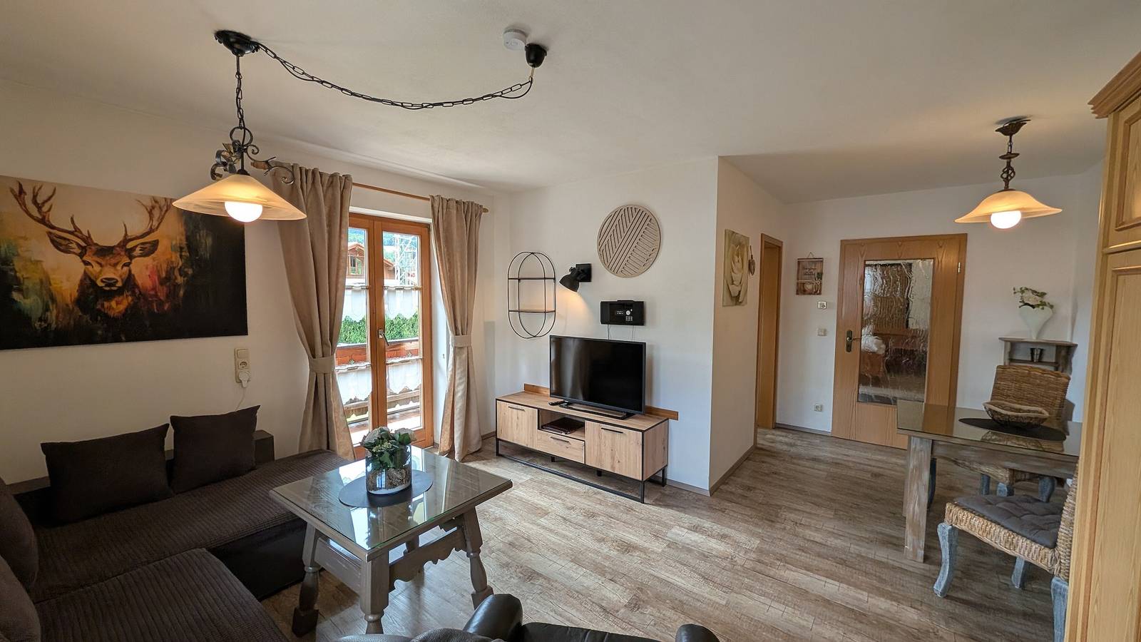Entire apartment, Apartment 'Wohnung 1' with Mountain View, Balcony and Wi-Fi in Mittenwald, Bavarian Alps