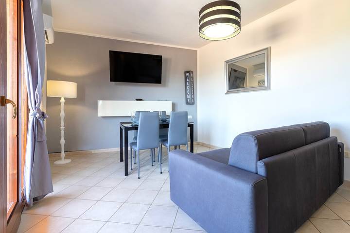 Casa Vacanze 'Calypso Sea View Holiday House' con vista mare, Wi-Fi e aria condizionata in Badesi, Olbia-Tempio