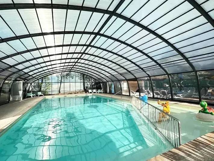 Camping pour 6 personnes, avec terrasse, animaux acceptés