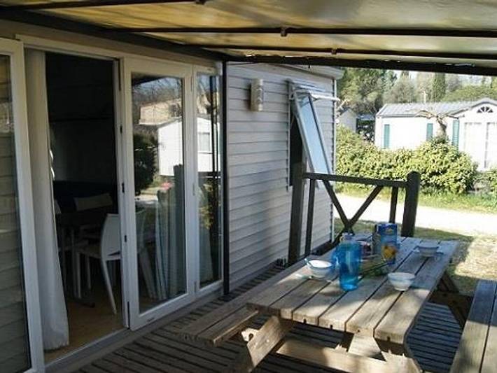 Flower Camping Orly d'Azur - Mobilheim 6 personen - Mobilheim Cayanne Standard 31m² - 2 Schlafzimmer - halbüberdachte Terrasse -. in Six-Fours les Plages, Mittelmeerküste (Frankreich)