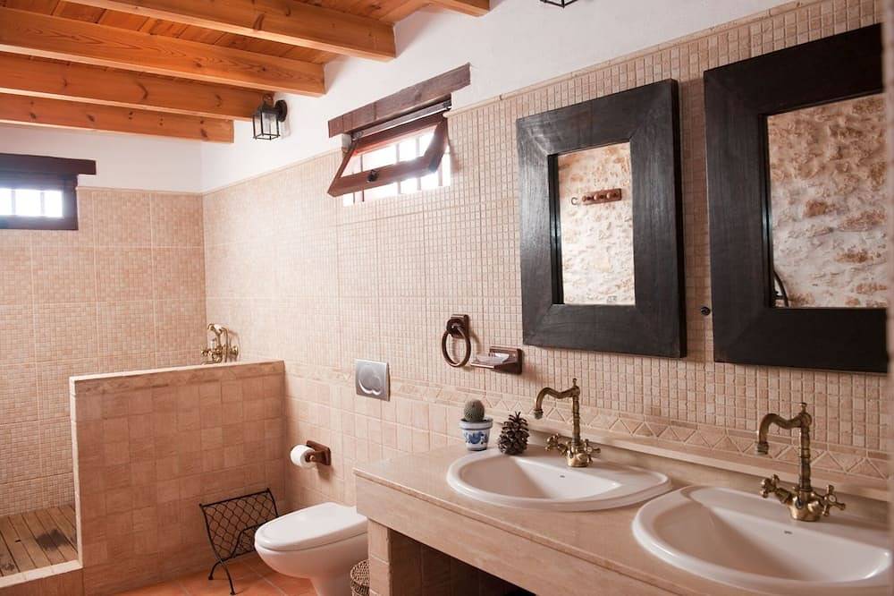 Canary House Private, Pool Heated 26º in Tuineje, Fuerteventura