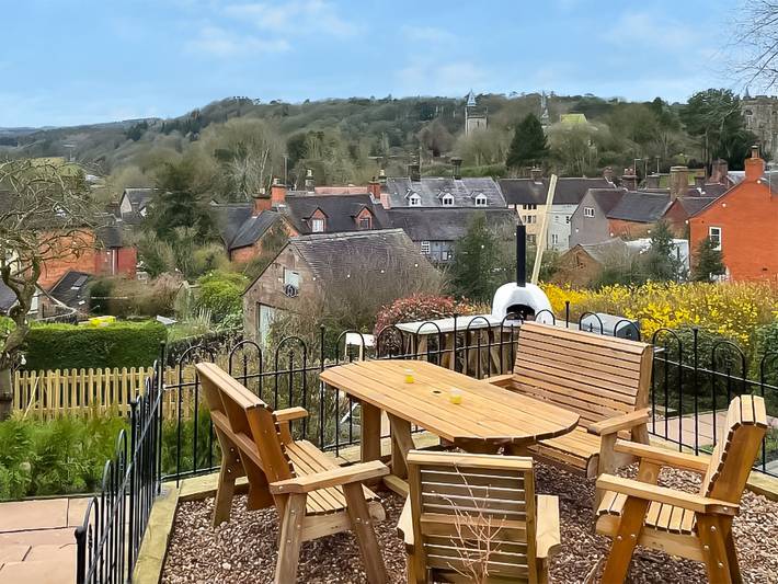 Cottage for 6 people, with garden, with pets in Alton Towers