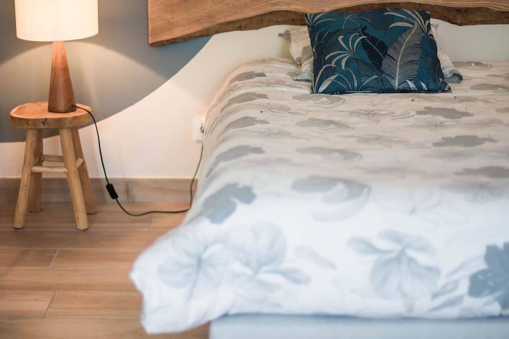 Longère rénovée avec charme, 5 chambres, grand jardin, proche du village, idéale pour 15 pers. in Saint-Léonard-des-Bois, Parc naturel régional Normandie-Maine