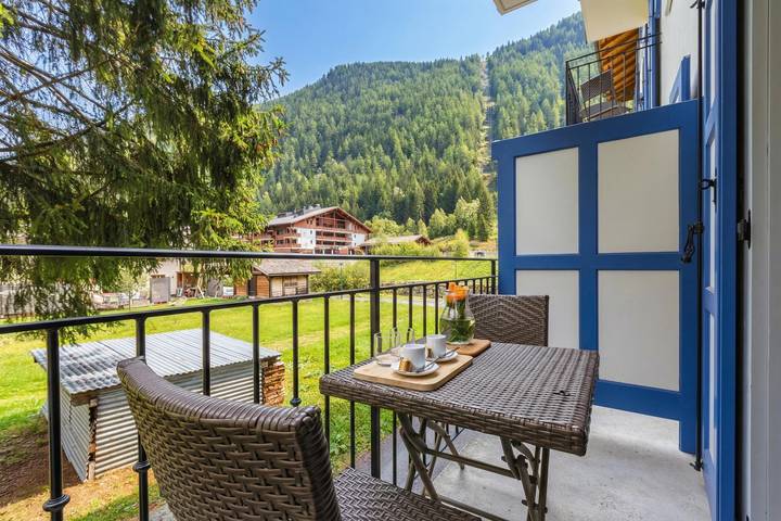 Gîte pour 5 personnes, avec sauna ainsi que piscine et balcon, adapté aux familles à Vallorcine - 2