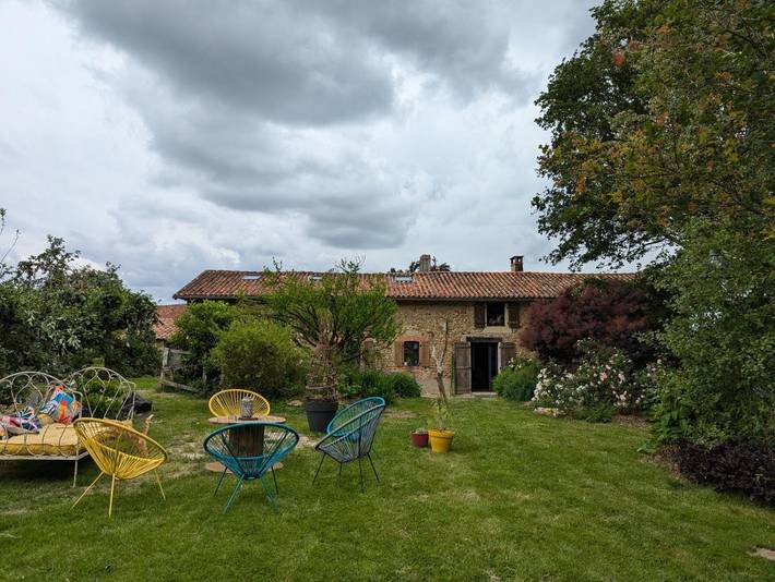 Location de vacances pour 2 personnes, avec jardin ainsi que terrasse et jacuzzi à Abzac - 2