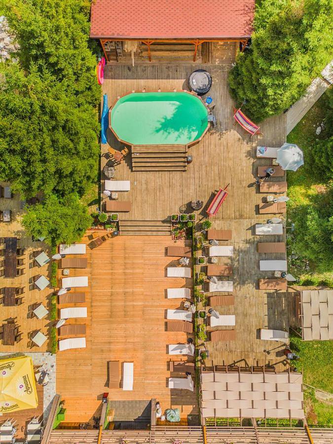 Hôtel pour 12 personnes, avec Jacuzzi et Terrasse ainsi que Jardin et Piscine dans Dolna Banya