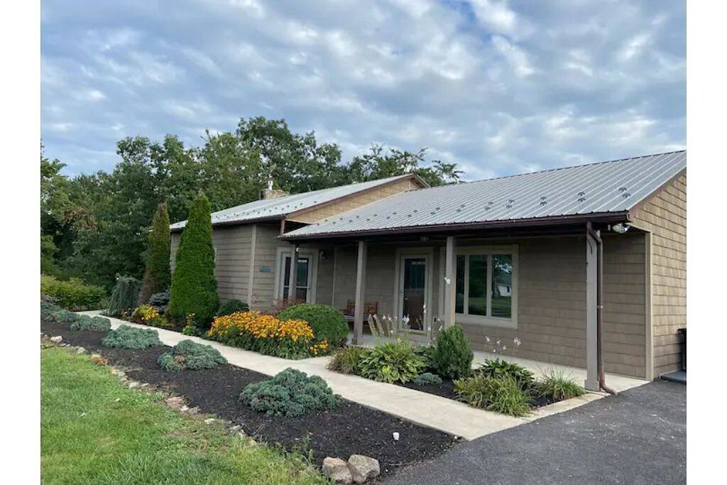 Unique River House on The Potomac - with Hot Tub in Seneca Rocks