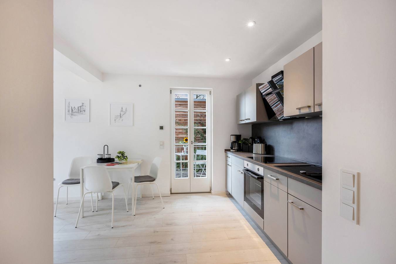 Appartement 'Saale Fewo Mit Burgblick' met uitzicht op het meer, gedeelde tuin en Wi-Fi, foto 11