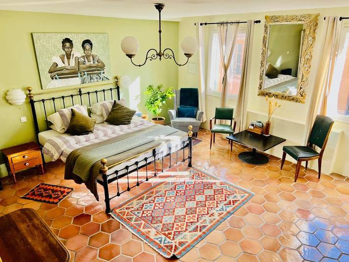 Gîte pour 5 personnes, avec vue ainsi que sauna et terrasse, animaux acceptés à Tourtour - 2