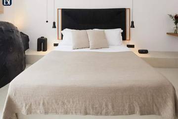 Holiday Apartment for 3 People in Firostefani, Thera, Photo 2