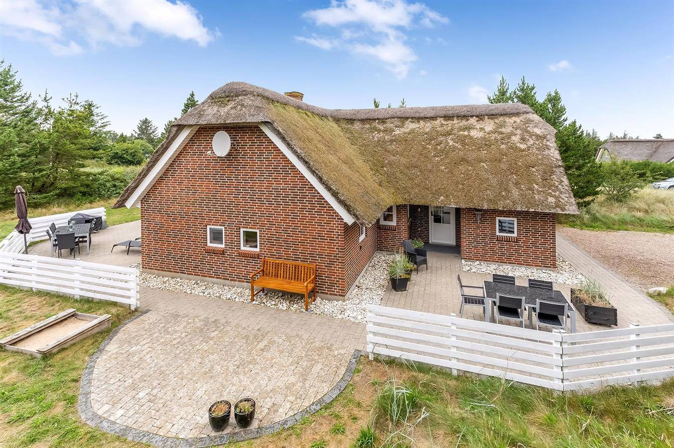 Stunning home in Blåvand w/ 4 Bedrooms, Sauna and Wifi in Blåvand, Région de Varde