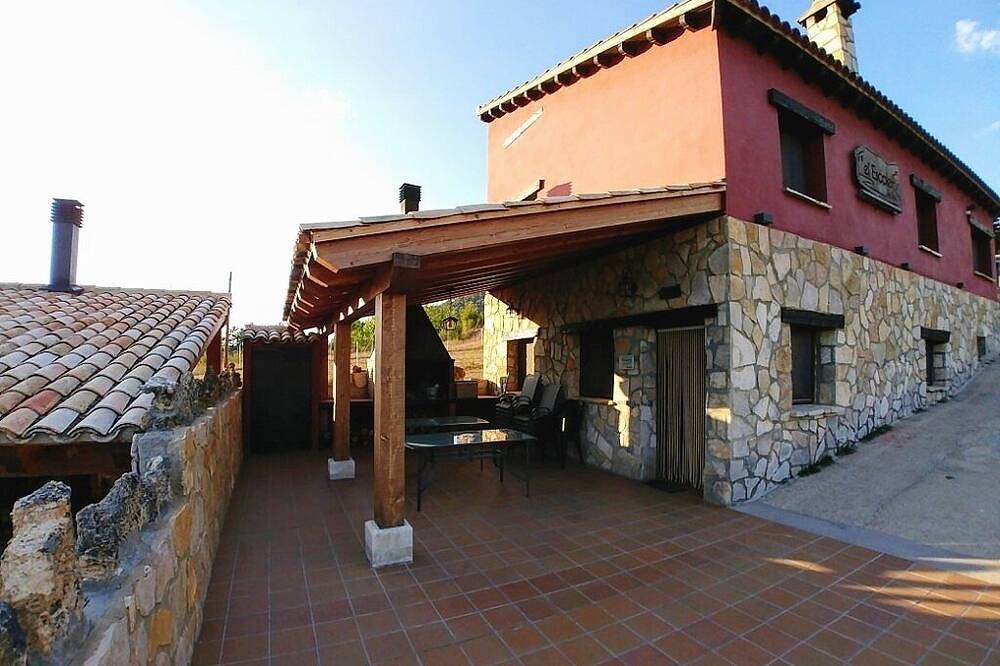 Apartamento entero, Apartamento rural con chimenea y patio con barbacoa y vistas a las montañas in Uña, La Ciudad Encantada