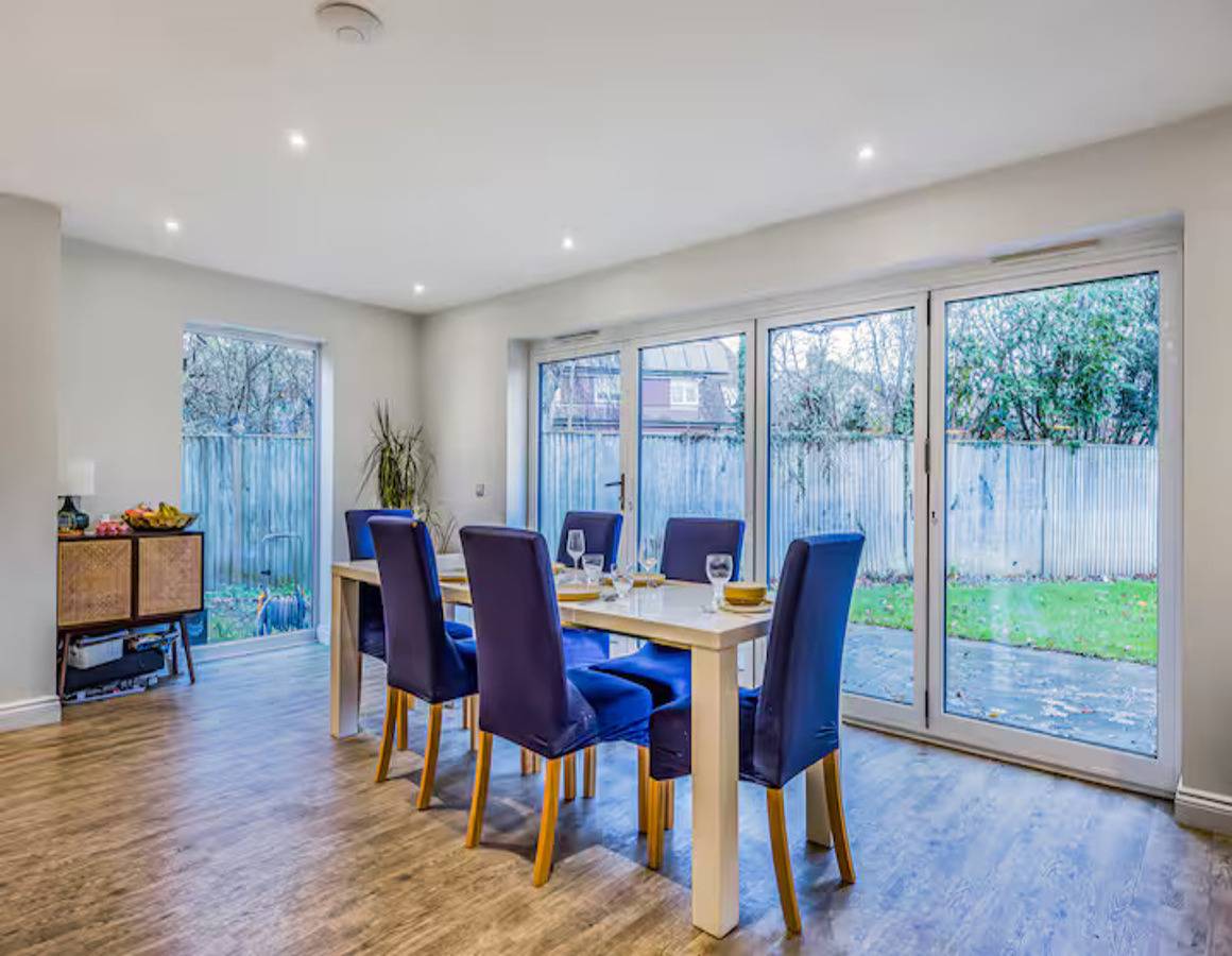 Gorgeous Family Home with Garden - Pass the Keys in Chichester, West Sussex