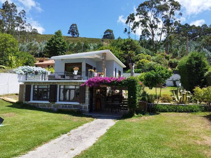 Location de vacances pour 5 personnes, avec Balcon et Terrasse ainsi que Jardin et Piscine à Ferrol
